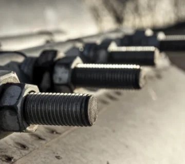 پیچ ریلی چیست و چه کاربردهایی دارد؟